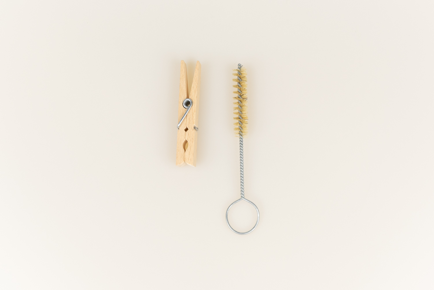 Pistolenbürste klein hell